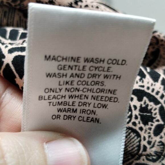 Banana Republic Women's Size Medium Pink & Black Abstract Split Cap Sleeve Top - Picture 8 of 8